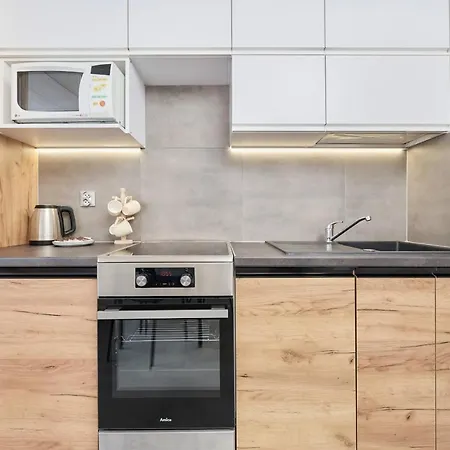 Railway Station Comfortable Studio By Renters